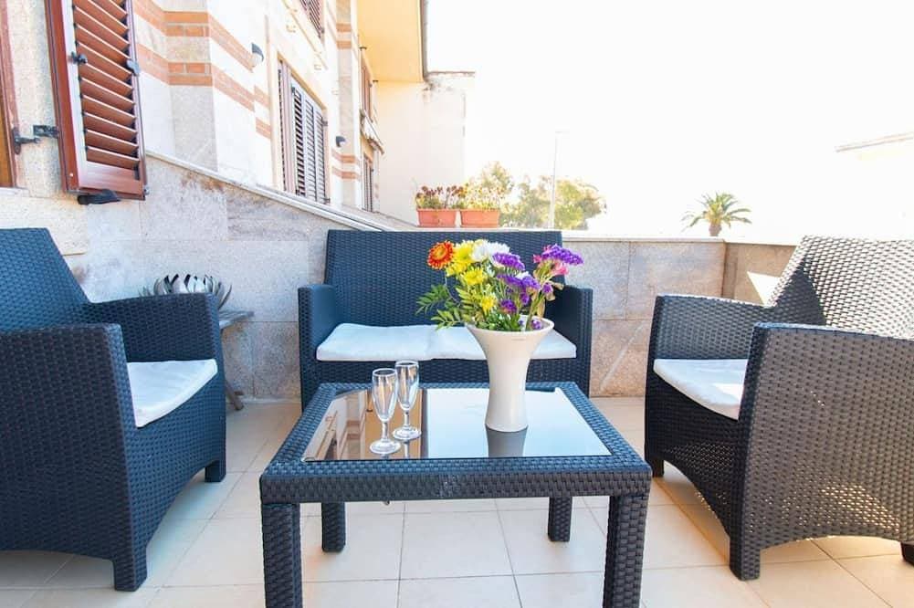 Quadrilocale al primo piano, con terrazza vista mare, confortevole e luminoso. La cucina è completa ... 1
