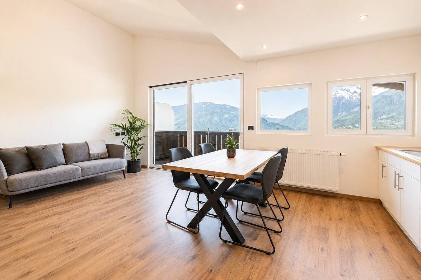 Foto 3 von 22: Ferienwohnung 'Preiss Typ B' mit Bergblick, Balkon und Wi-Fi