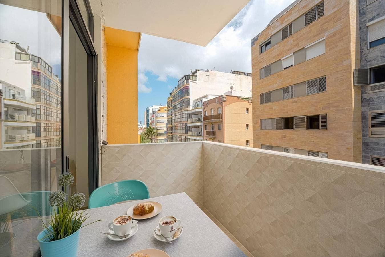Foto 3 von 16: Ferienwohnung 'Casita Palmera Las Canteras' mit Meerblick, Balkon und WLAN