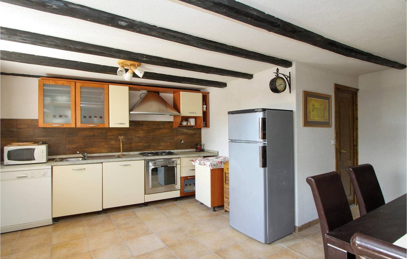 Foto 7 von 45: „Charmante 2-Zimmer-Wohnung mit Pool, Terrasse und erstklassiger Lage in Prhati“
