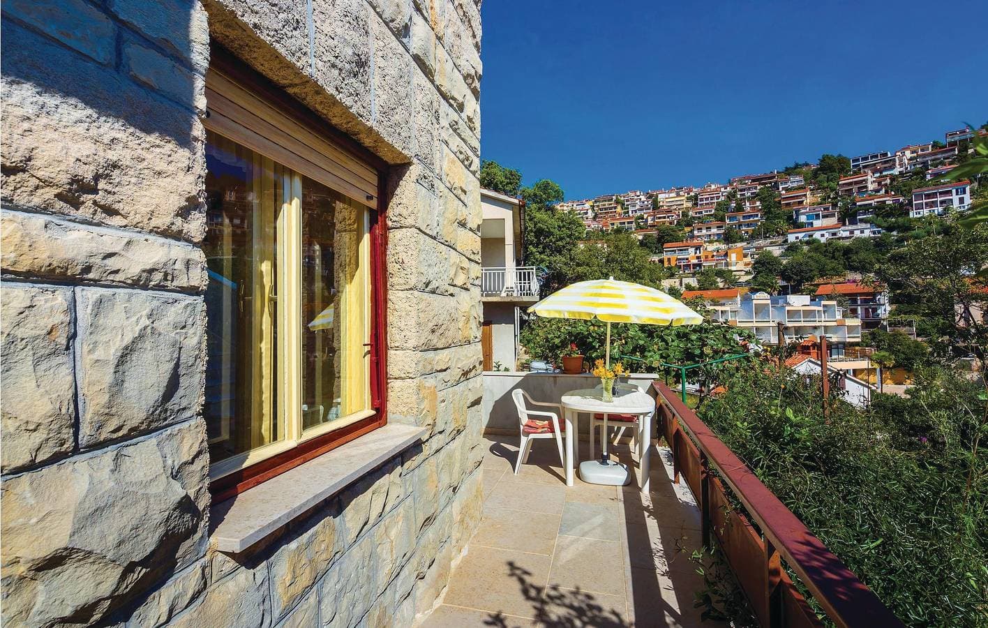Foto 7 von 27: Urlaub am Meer: Gemütliche Ferienwohnung mit Terrasse und Gartenmöbeln, 100 m vom Strand entfernt