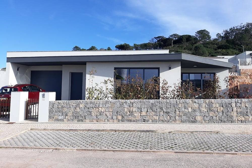 Enjoy modern comfort and private heated pool at Casa Ambiente Verde 1