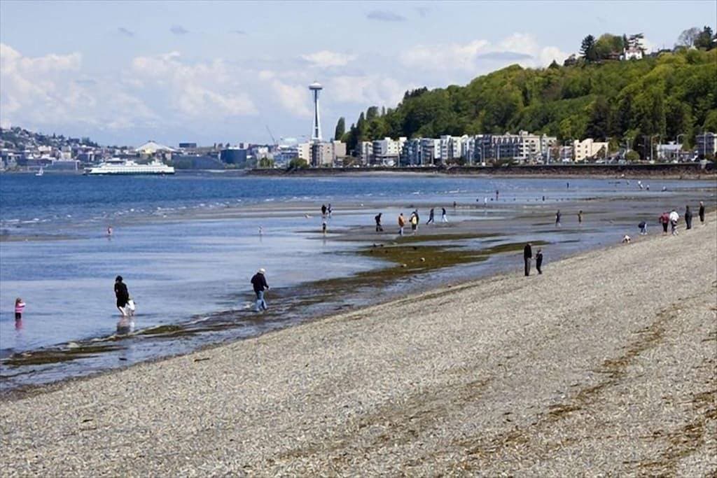 Foto 5 von 22: Beliebte Alki Strand Seattle Ferienhaus, Spaziergang zu den Restaurants