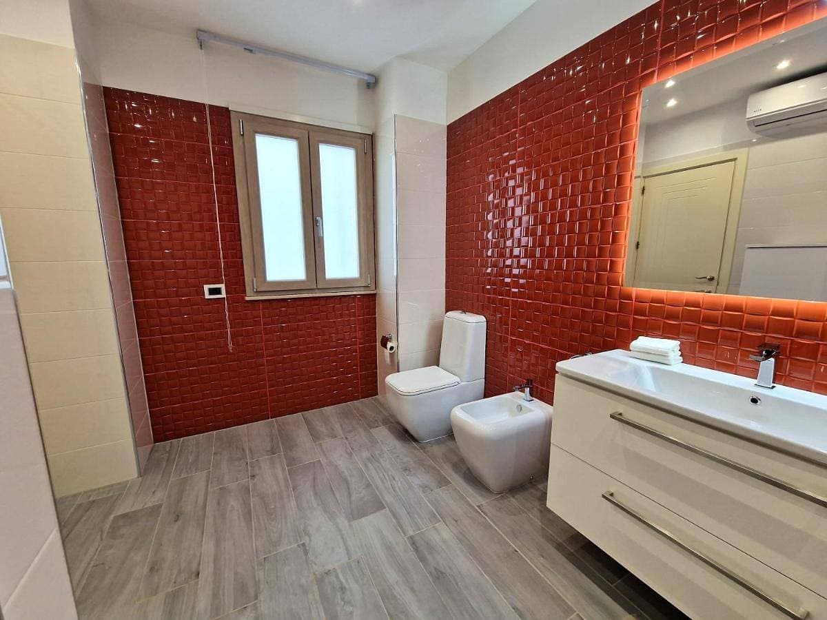 Foto 5 von 12: Double Room with Private Bathroom