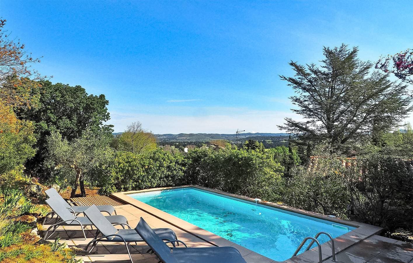 Foto 3 von 41: Mouriès Bergblick Apartment mit Pool & Parkplatz