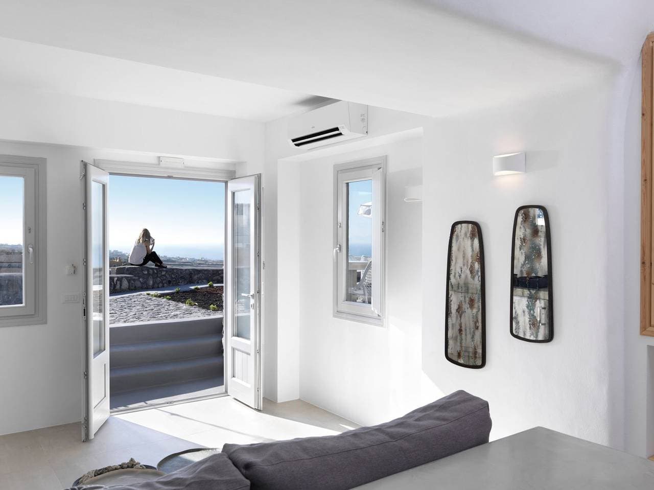 Foto 9 von 17: Luxury Santorini Villa | Superior Villa | Private Heated Plunge Pool | Sea View