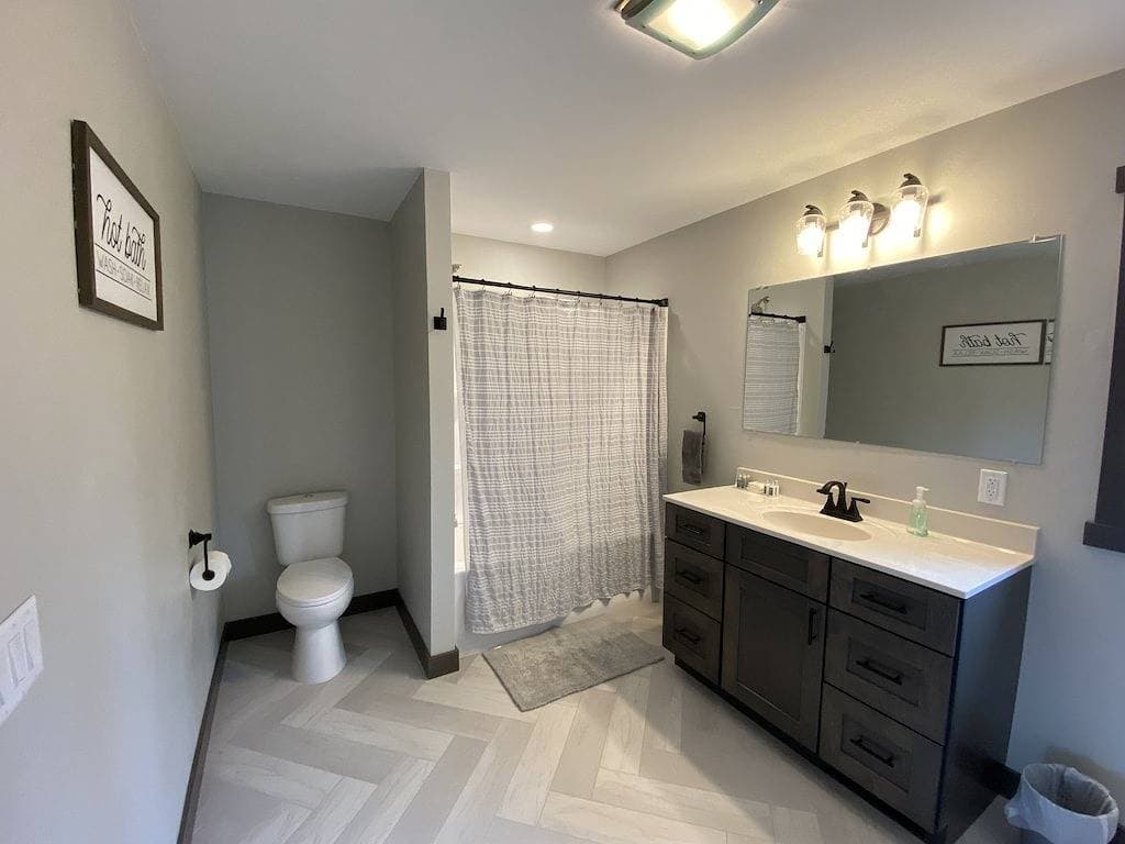 Lakeside Lookout 3 Bedroom 1