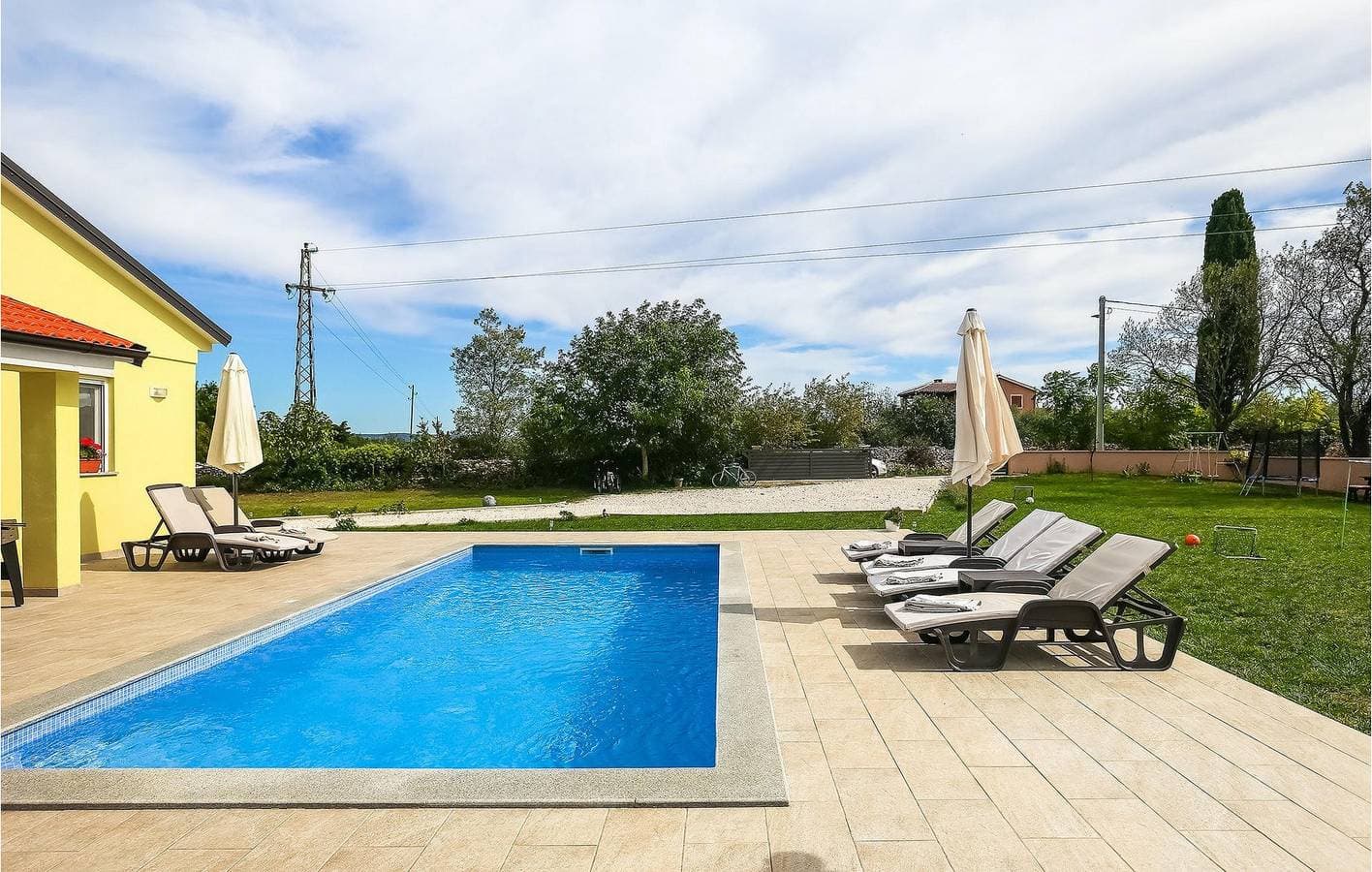 Foto 12 von 41: Charmante Unterkunft, 2 km vom Stadtzentrum entfernt: Pool, WLAN und Parkplätze!