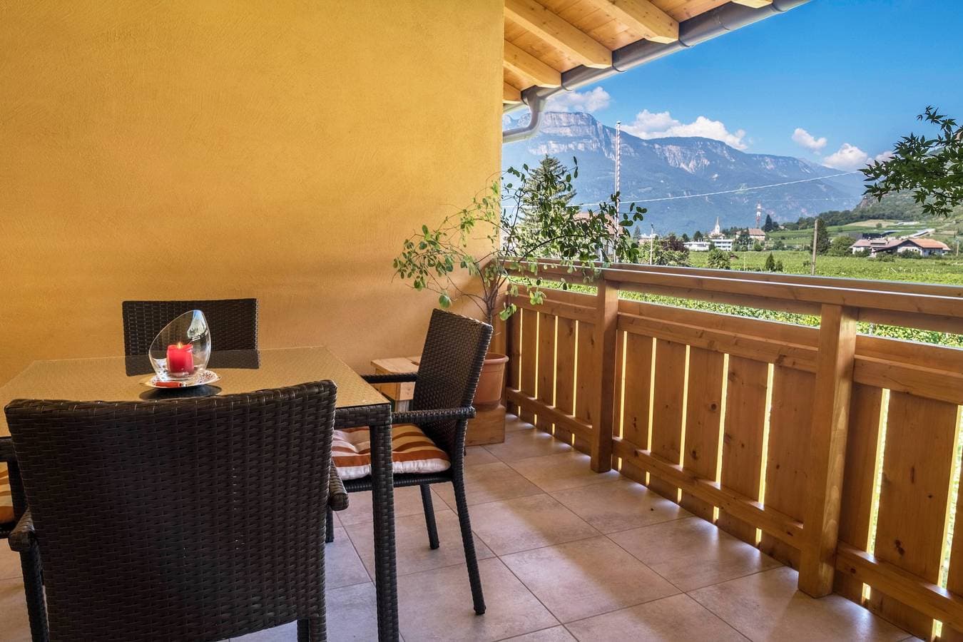 Foto 6 von 26: Ferienwohnung "Urbanhof - Moritzing" mit Bergblick, WLAN & 2 Balkonen