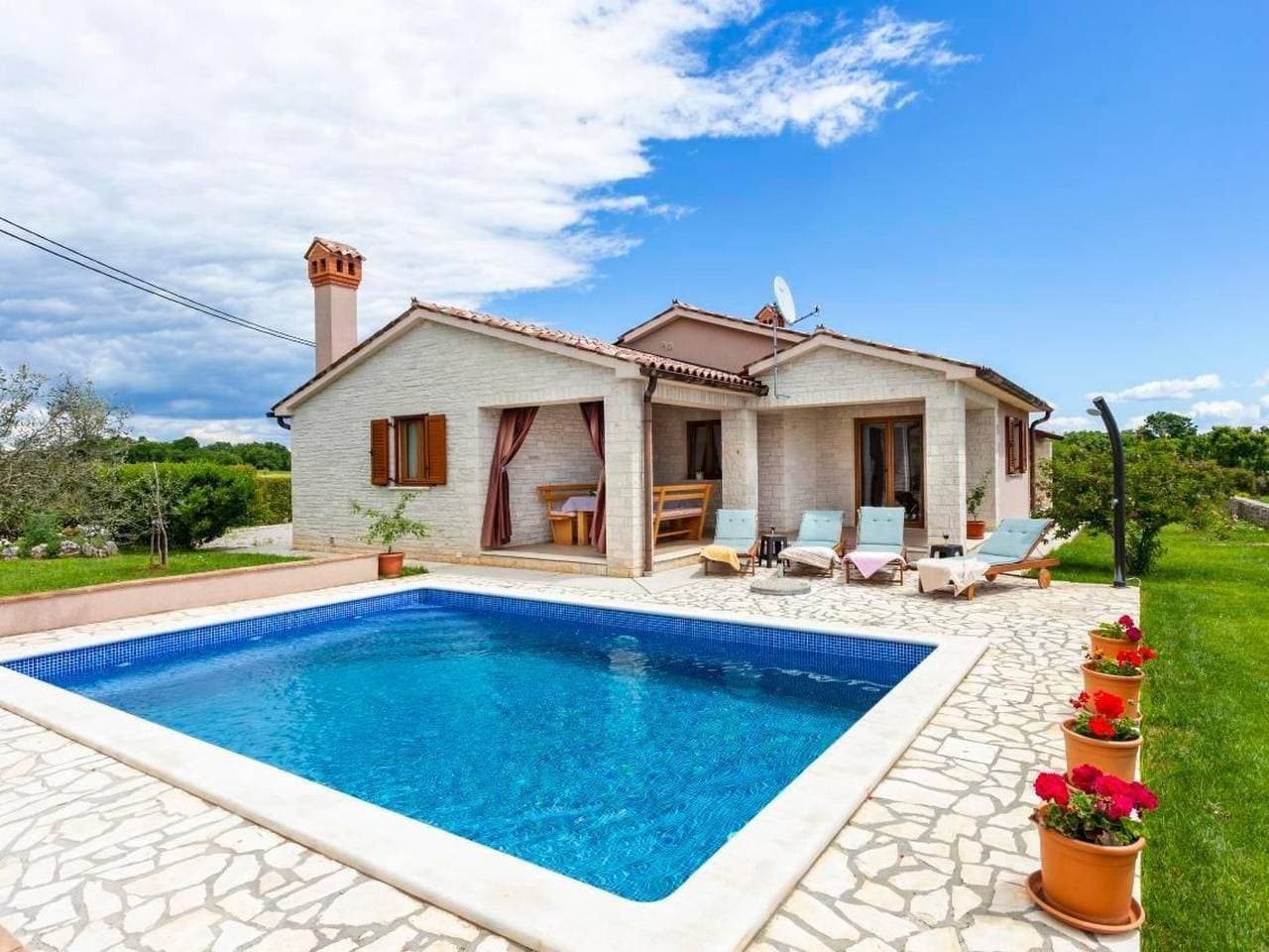 "Villa Mirela" mit Terrasse 1