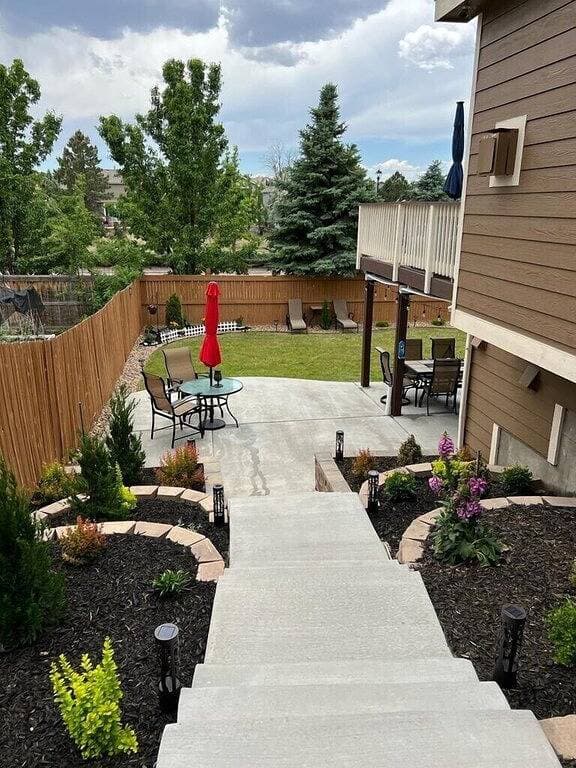 Foto 12 von 18: Bright Walk-Out 2Br · Private Patio & Yard · Quiet Area