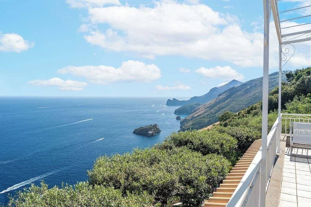 Villa Silenzio, Secluded Retreat with Sea Views 1