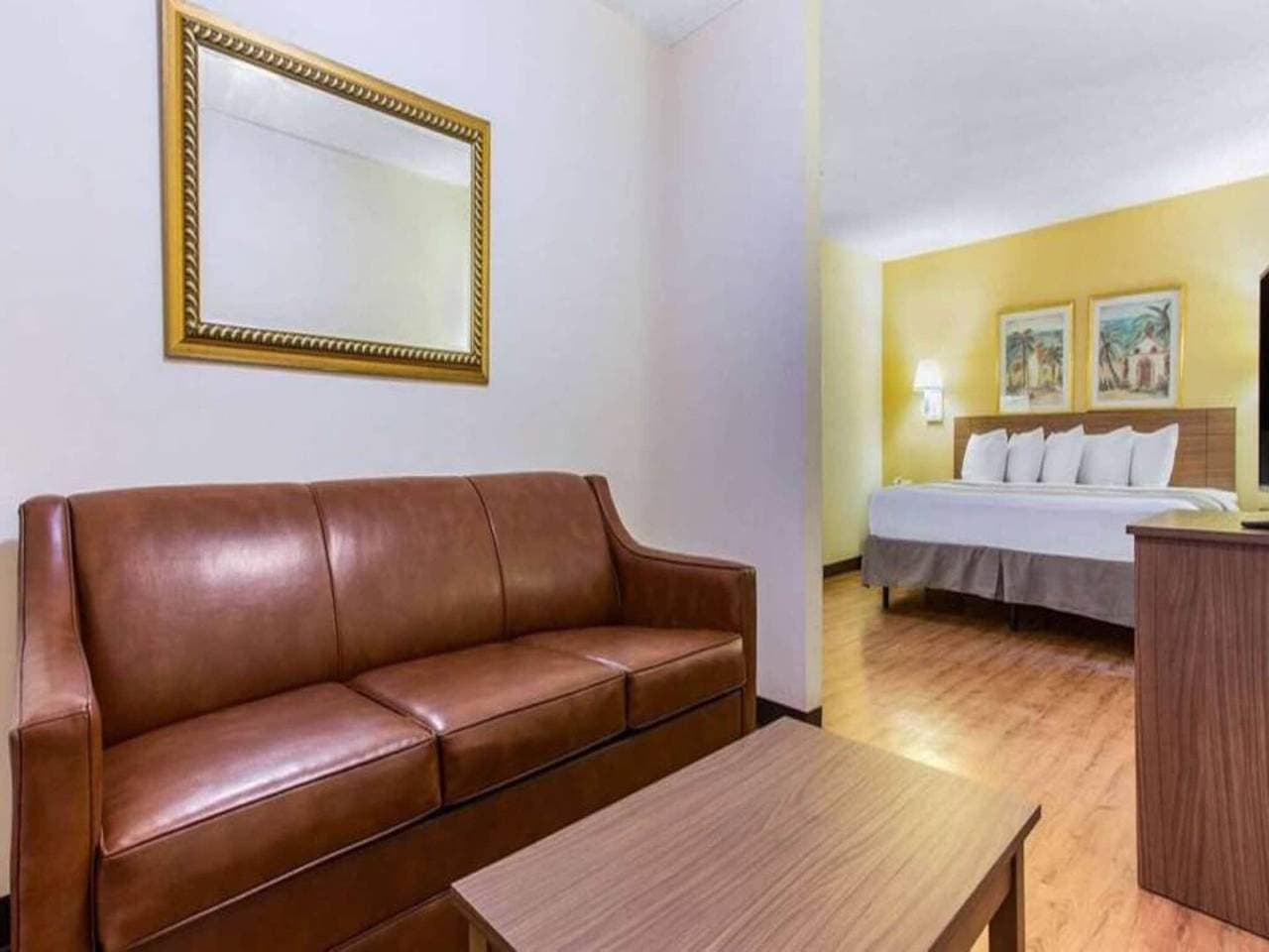 Foto 6 von 38: 1 Queensize-Bett | Nichtraucher, Kühlschrank