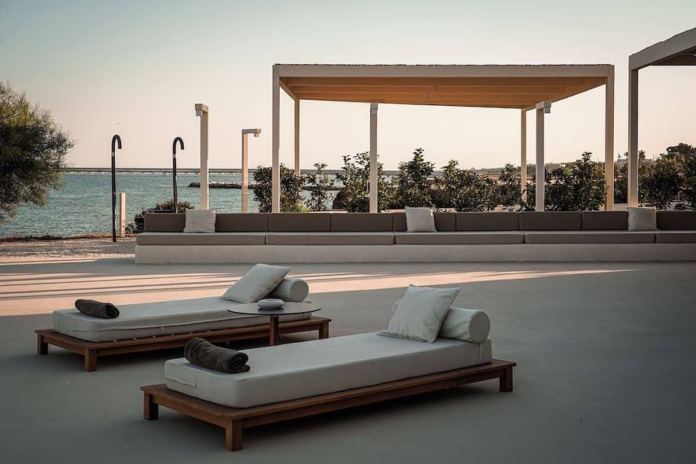 Foto 13 von 17: Romantic Seafront Villa with 900m² Terrace & Private Beaches | Italy