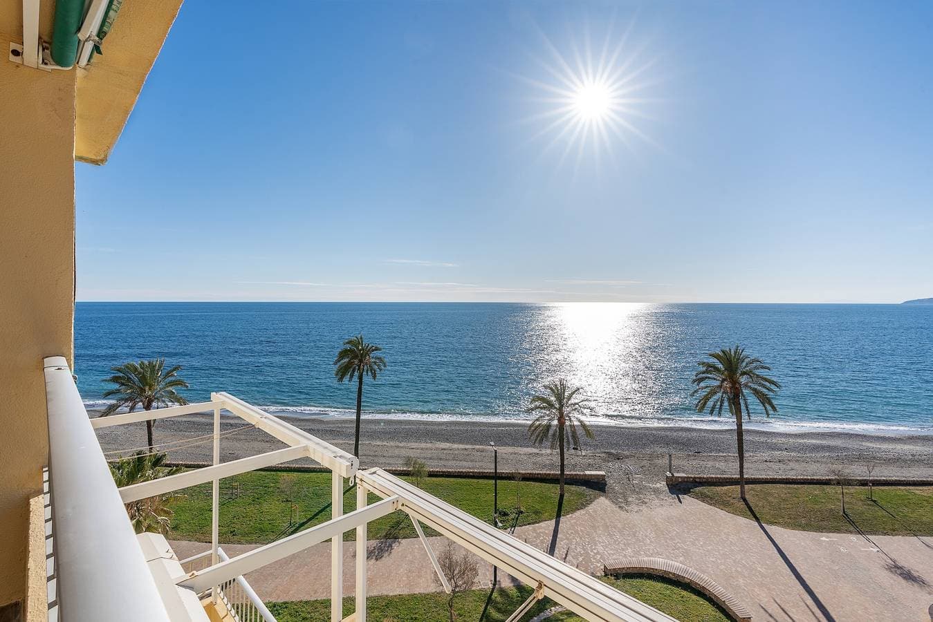 Foto 3 von 35: Ferienwohnung 'Bonito Apartamento Frente Al Mar' mit Meerblick, WLAN und Klimaanlage