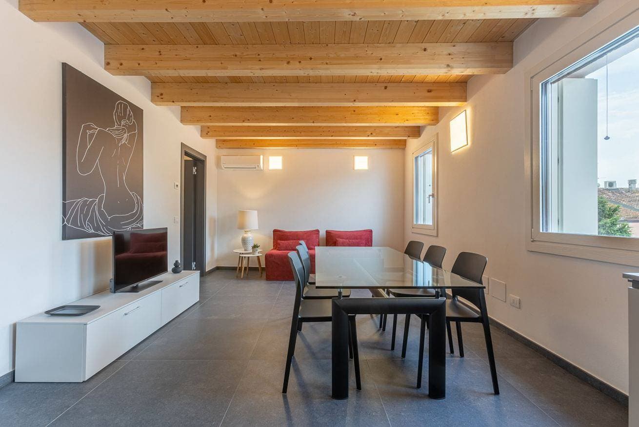 Foto 8 von 43: Ferienwohnung für 9 Personen mit Balkon