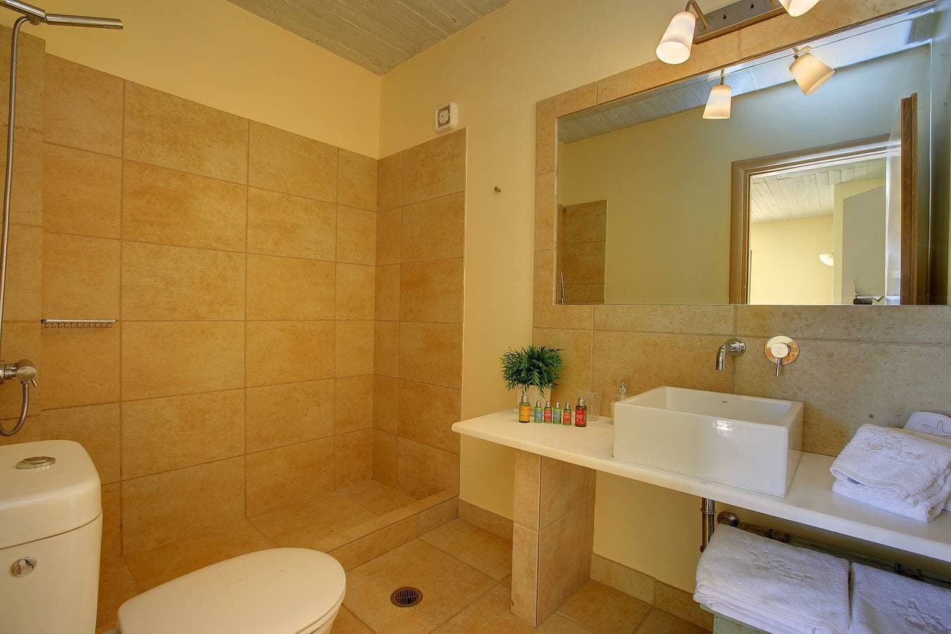 Foto 12 von 19: Villa 'Porfyra Ideales Resort' mit Meerblick, WLAN und Klimaanlage