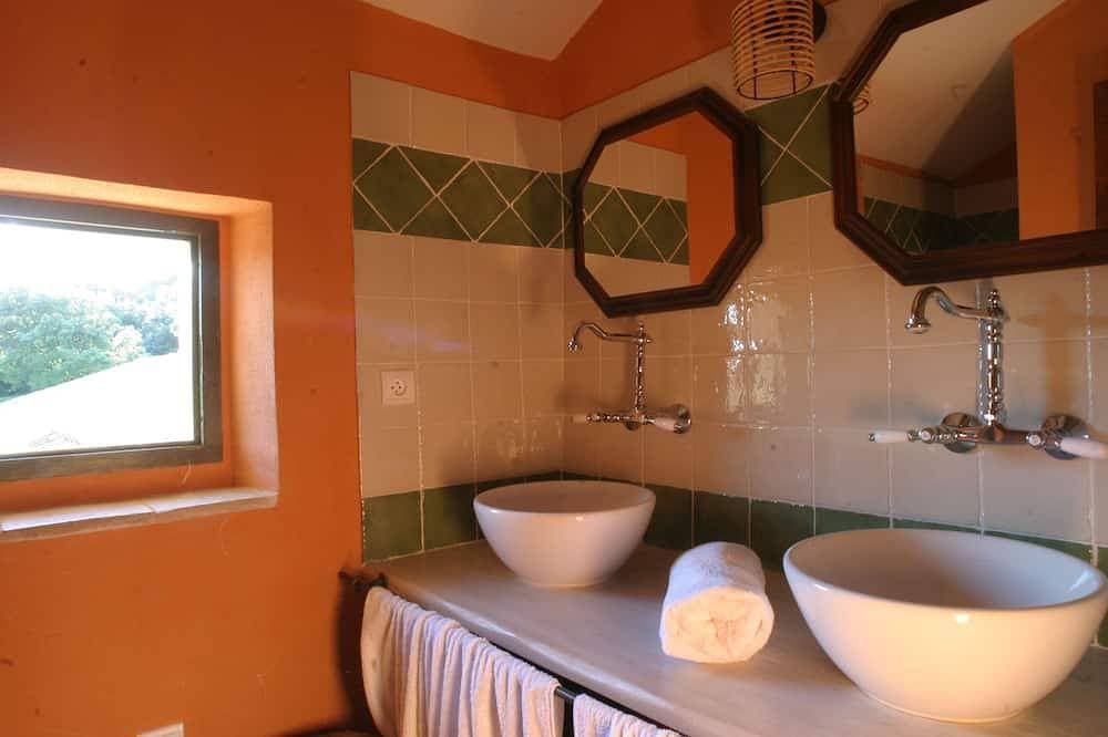 Foto 5 von 25: Provence, privat pool, Ardèche, Avignon, Uzès, spricht Deutsch, dog welcome