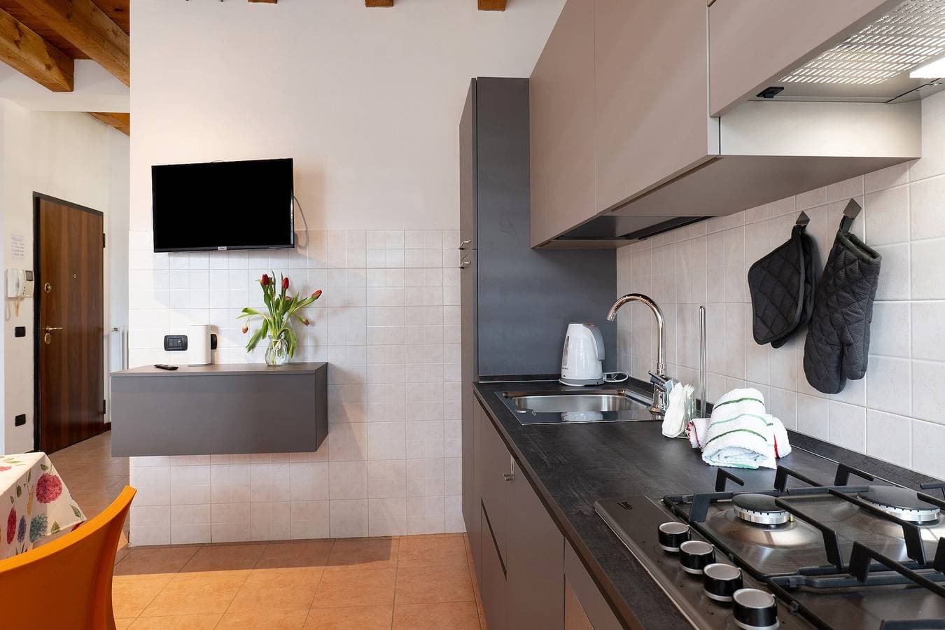 Foto 12 von 31: Ferienwohnung 'Kikosa House' mit privater Terrasse, WLAN und Klimaanlage