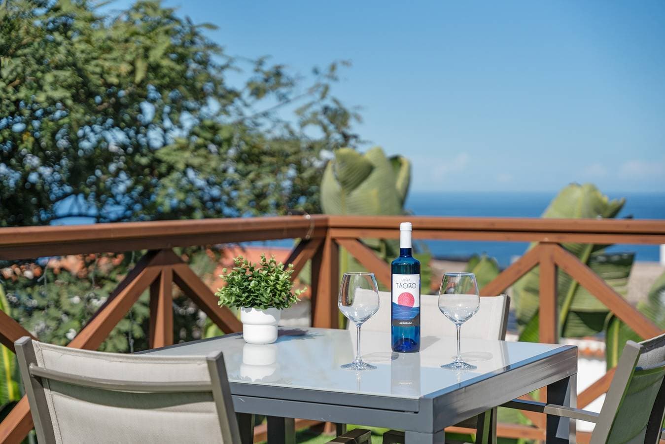 Foto 3 von 34: Villa 'Gardel - Suite' mit Meerblick, Teideblick, Gemeinschaftspool und WLAN