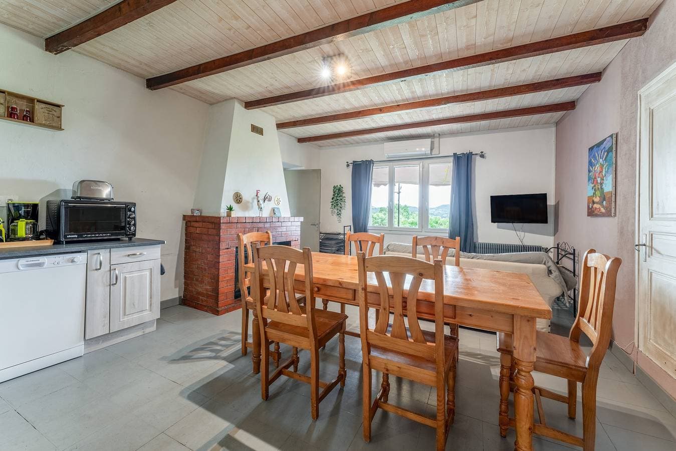 Foto 8 von 26: Gîte Glycine, klimatisiertes Wohn-/Esszimmer – La Bastide St Jacques