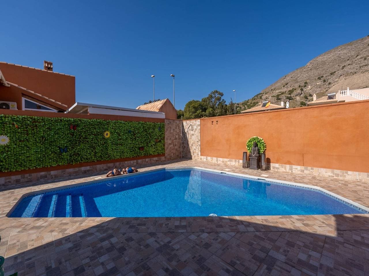 Foto 5 von 37: Villa für 4 Personen mit Pool