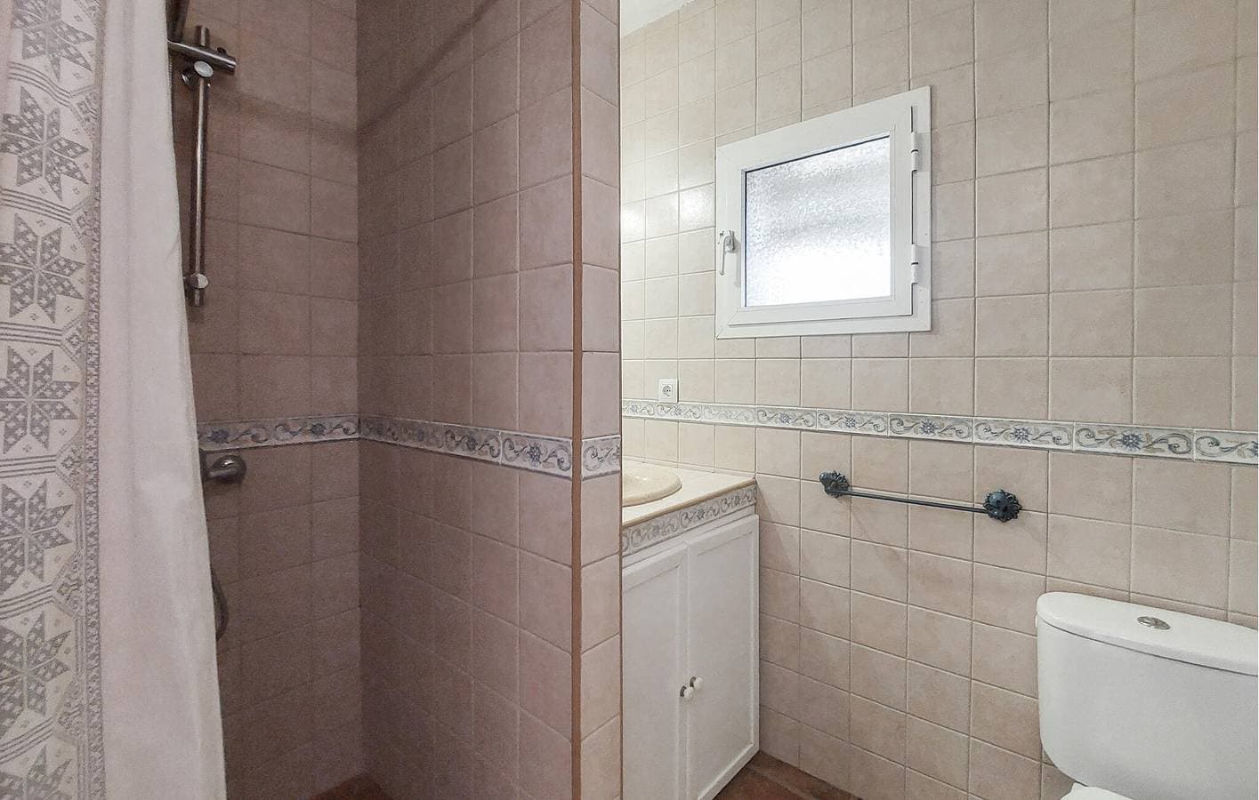Foto 6 von 25: Geräumige 170 m² große Ferienwohnung mit Pool, WLAN und Parkplatz in der Nähe von San José de Malcocinado