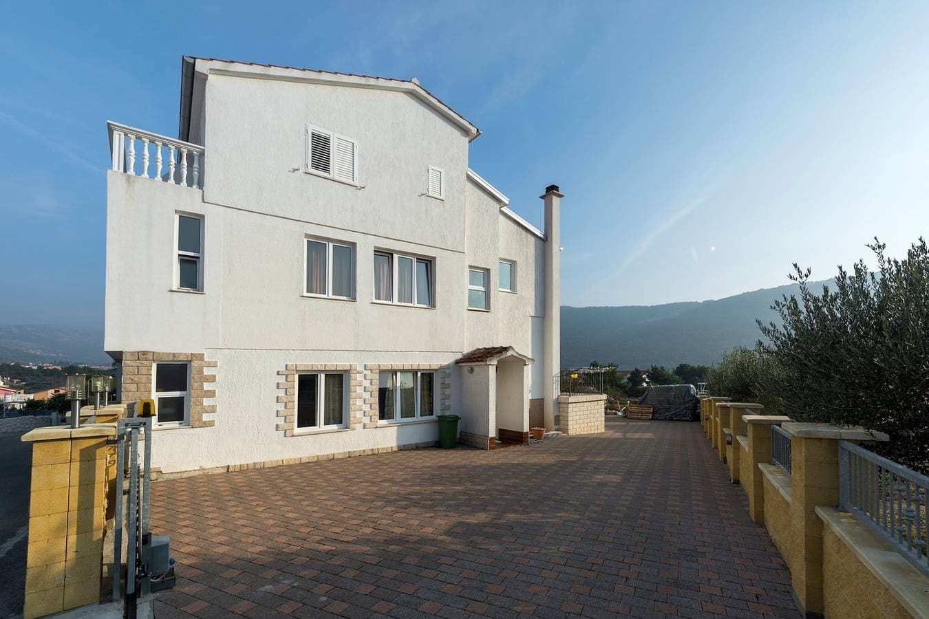 Foto 10 von 25: 2-Zimmer-Ferienwohnung mit Terrasse und Meerblick Grebastica, Sibenik -a