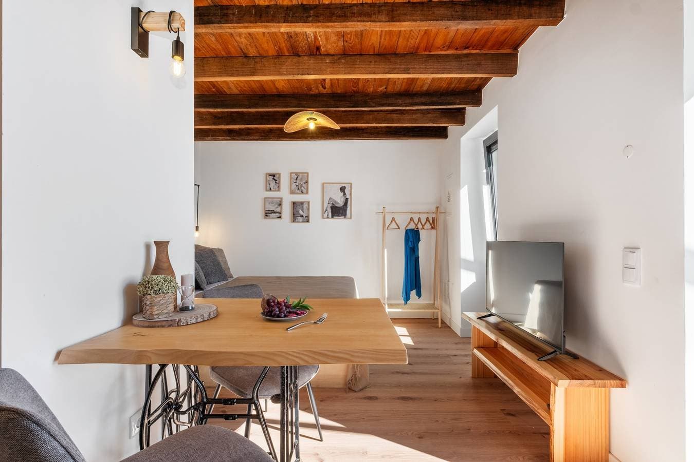 Foto 9 von 23: Studio-Apartment 'Ocean View Rock House' mit Balkon und WLAN