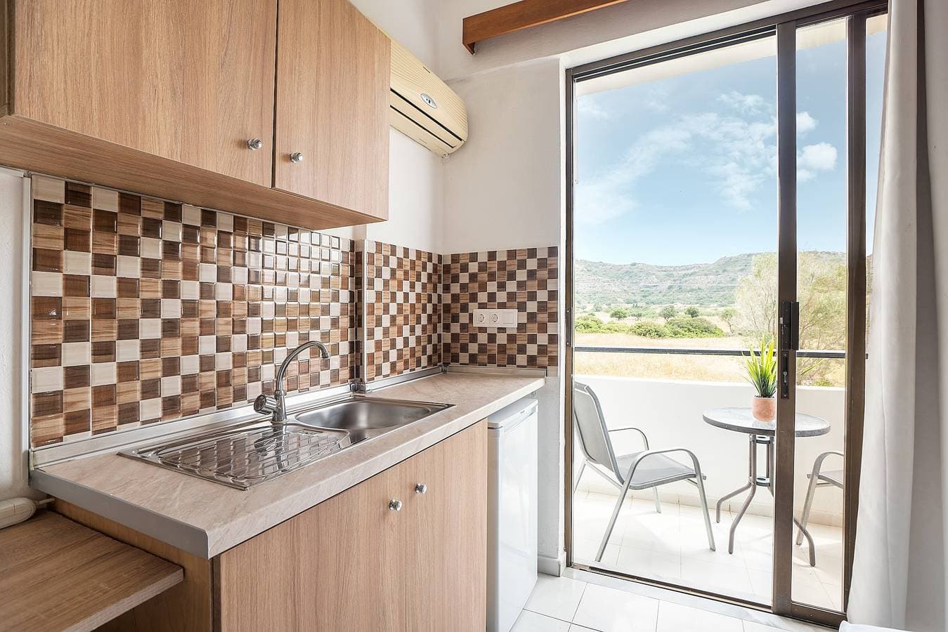 Foto 6 von 24: Ferienwohnung "Sotirakis Standard Room 3" mit Bergblick, Gemeinschaftspool und WLAN