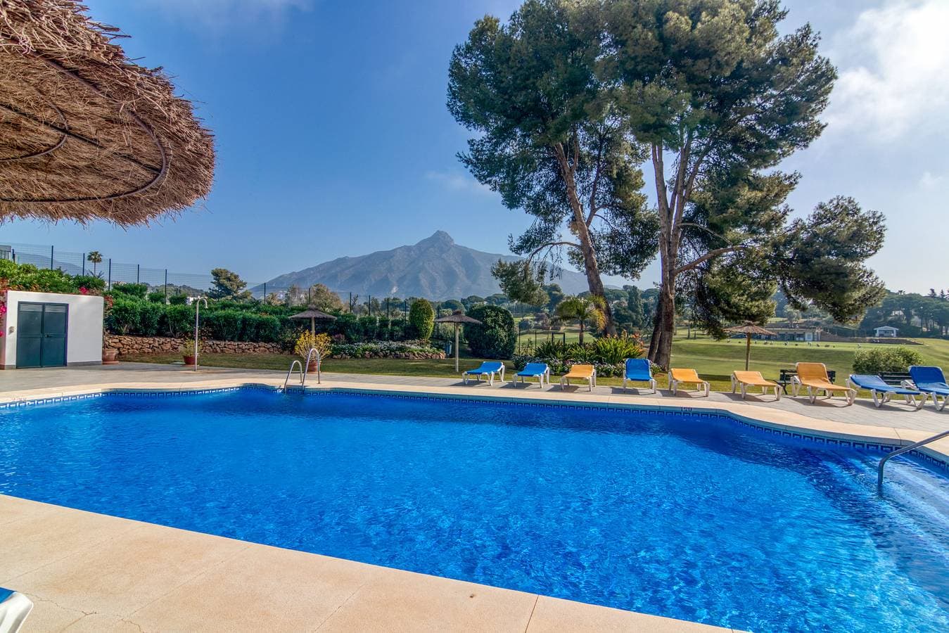 Foto 5 von 29: Azahara Marbella - Modern decorated apartment with lovely terrace view