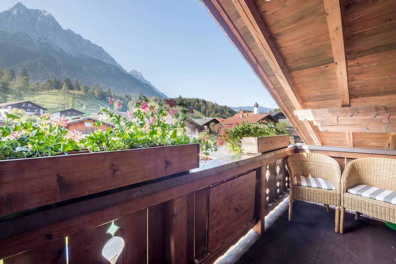 Foto 5 von 25: Ferienwohnung 'Gipfelblick' mit Bergblick, Balkon und WLAN
