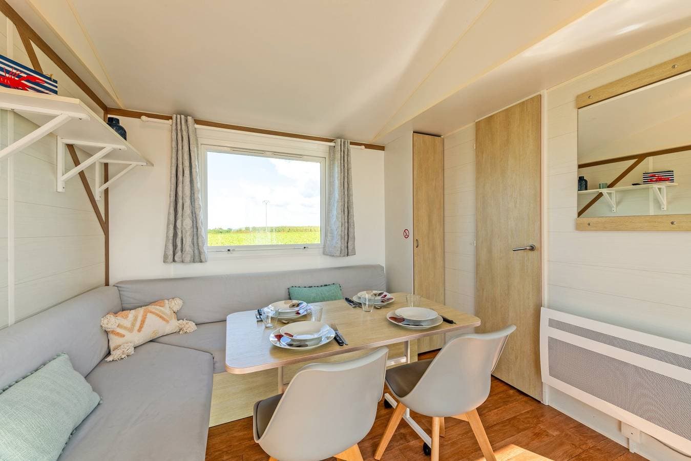 Foto 7 von 24: Mobilheim 'Ty Reuniou' mit Meerblick, privater Terrasse und eigenem Garten