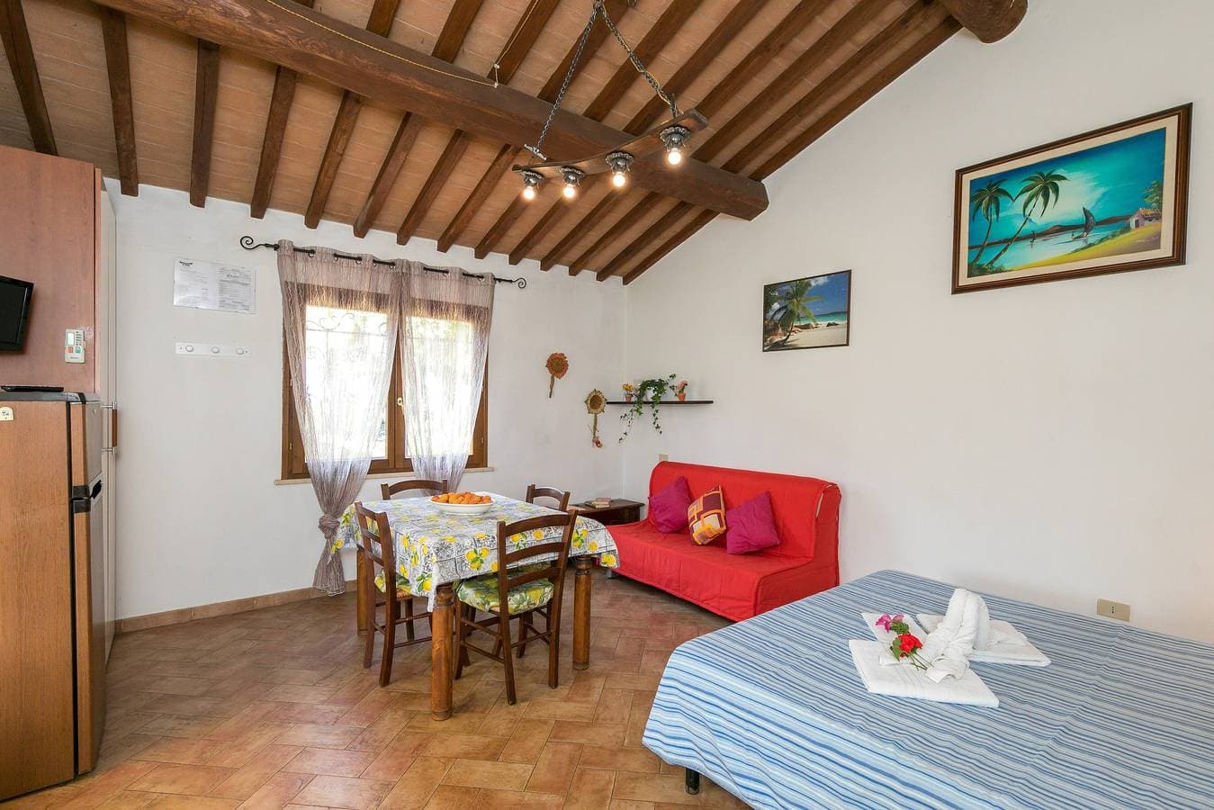 Foto 3 von 24: Bauernhof "Il Pino - Monolocale Lavanda" mit Gemeinschaftspool, privater Terrasse und WLAN