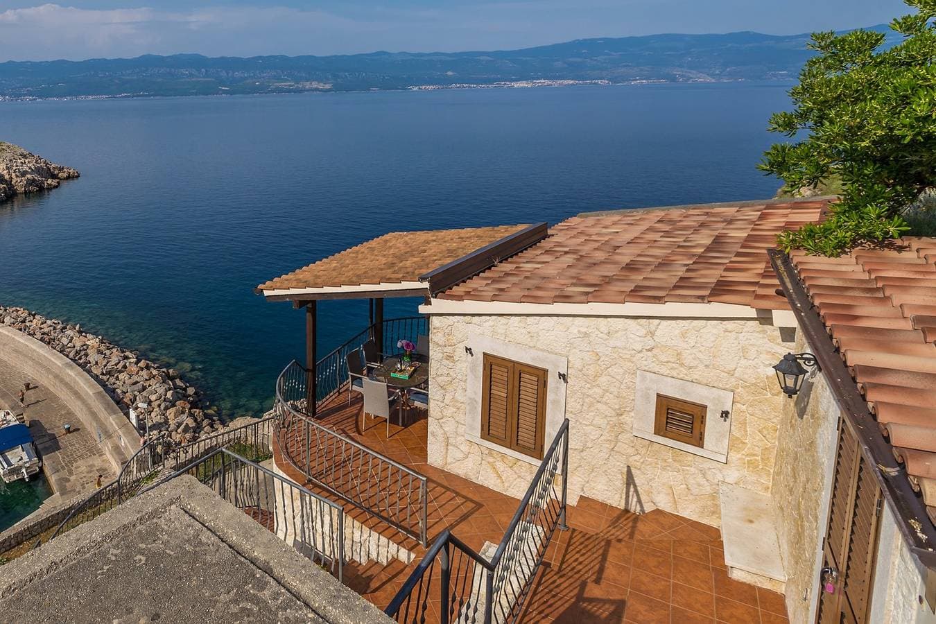 Foto 12 von 61: Ferienhaus Bella Mare mit herrlichem Meerblick 50m vom Strand in Vrbnik auf der Insel Krk