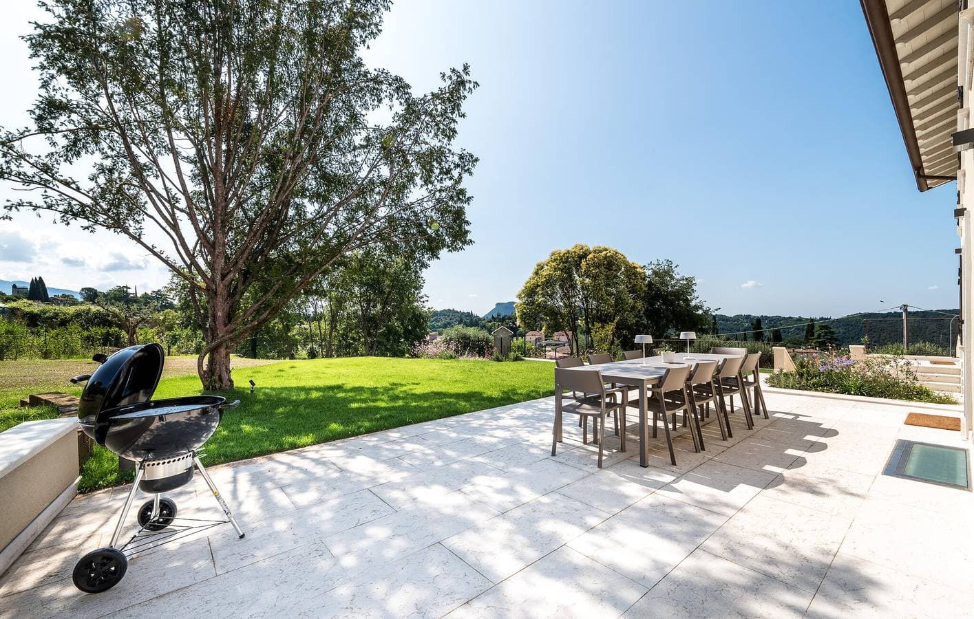 Foto 13 von 47: Ferienunterkunft mit Seeblick, AC, Pool, Parkplatz & WiFi