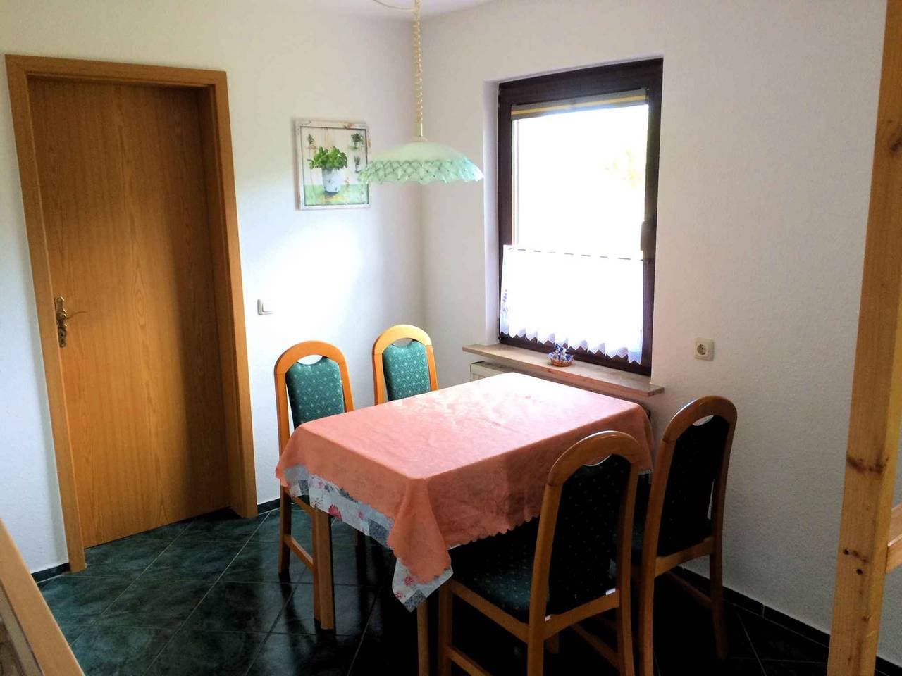 Foto 5 von 29: Ferienhaus mit Terrasse und Garten