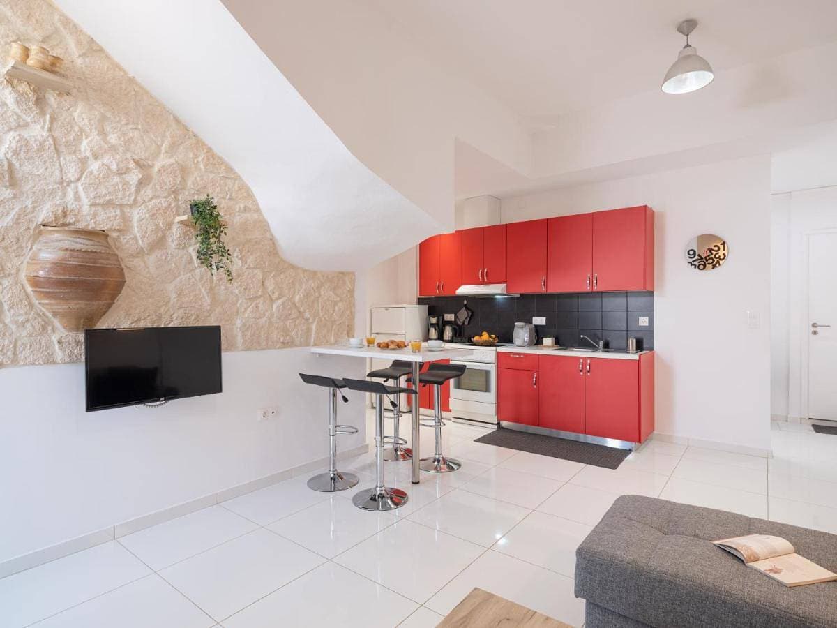 Magma Urban Suite , next to Heraklion Airport 1