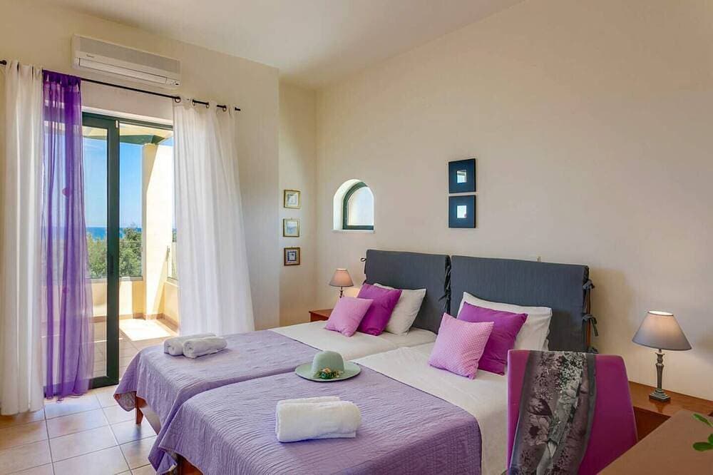 Foto 2 von 30: Ilos Villa, Pirgos-Villas, 300m From The Beach