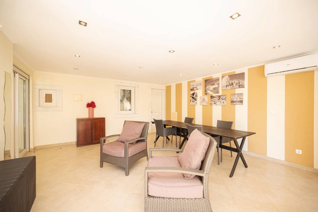 Foto 9 von 37: Parede Villa By Hosty