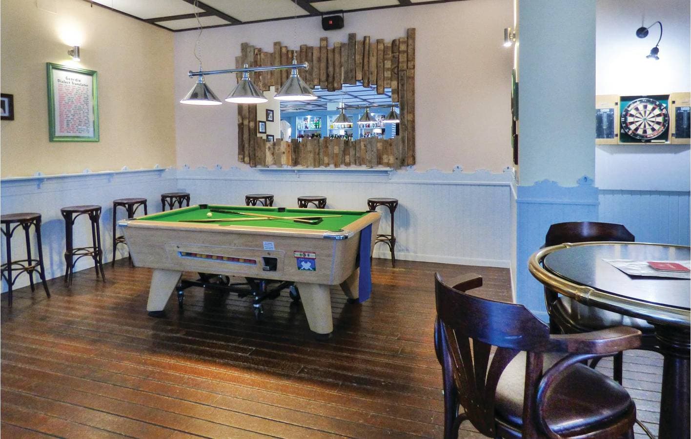 Foto 13 von 21: Gemütlicher Rückzugsort: 64 Quadratmeter großes Apartment mit Pool, Terrasse und Internet