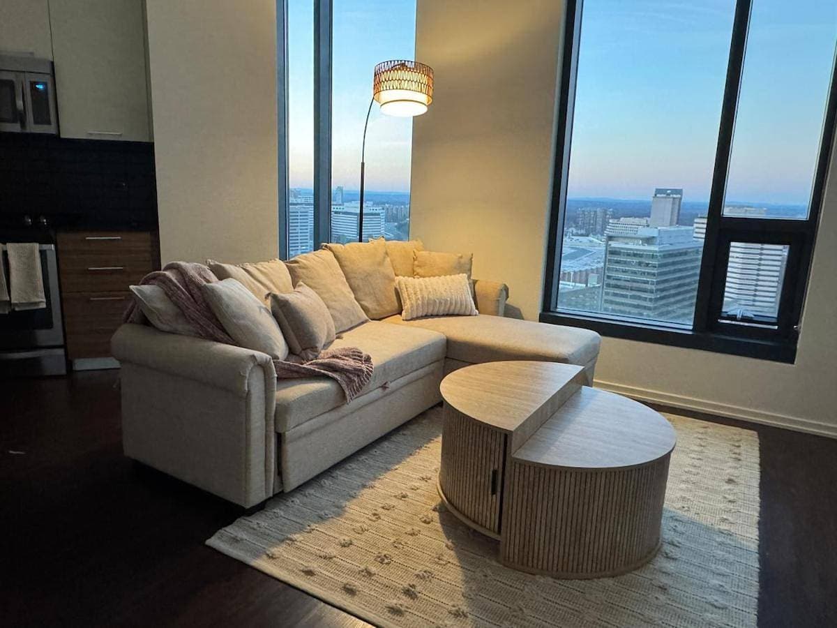 Stylish Studio Steps to Tysons Metro - Queen Bed 1