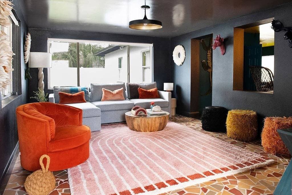 Foto 10 von 43: Retro Retreat | Heated Pool + 5 Blocks to Beach