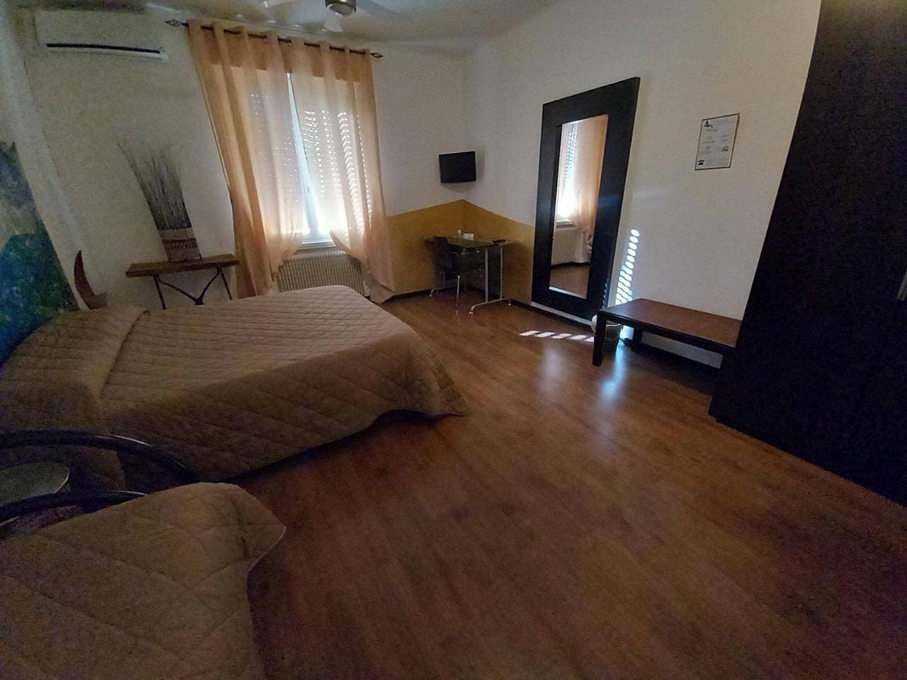 Foto 9 von 16: Double or Twin Room with Private External Bathroom