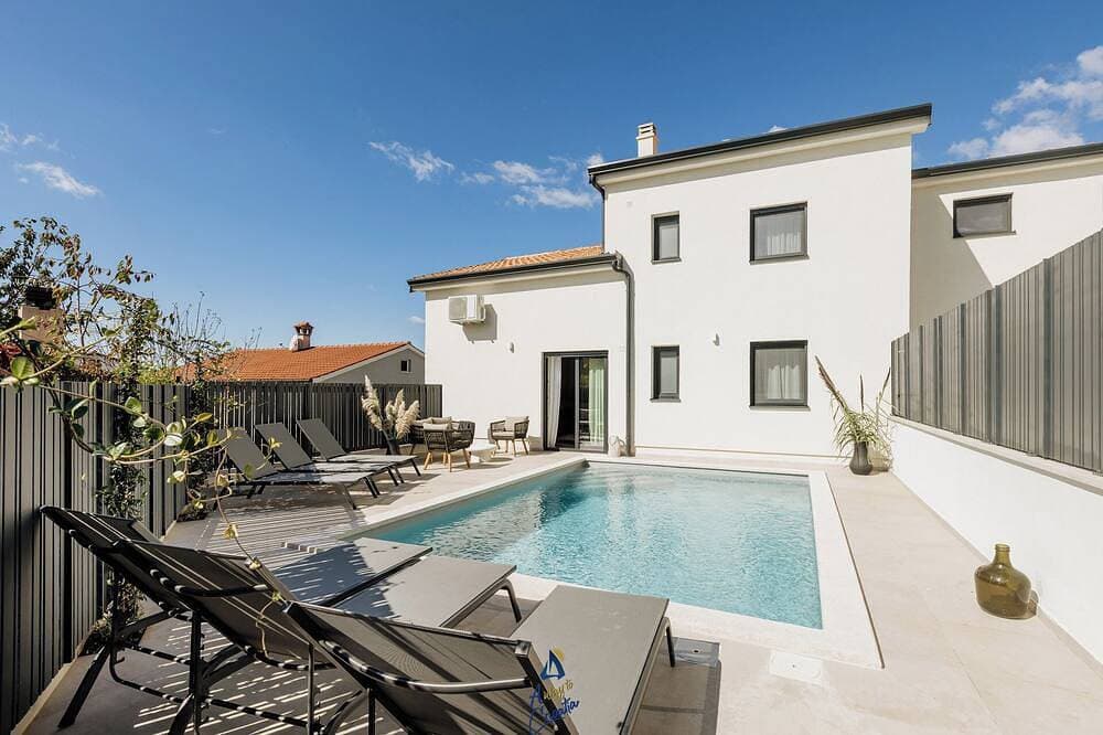 Charmante neue 3-Schlafzimmer-Villa für 6+2 Personen mit privatem Pool 1