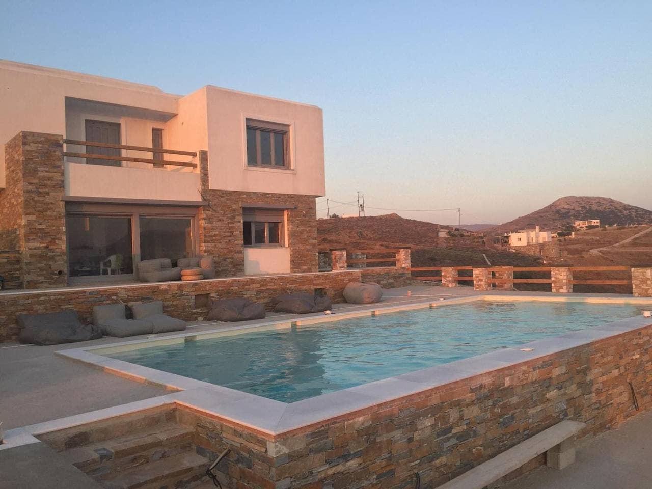 Foto 3 von 44: Villa 'Lina Syros' mit Meerblick, Wi-Fi und Klimaanlage