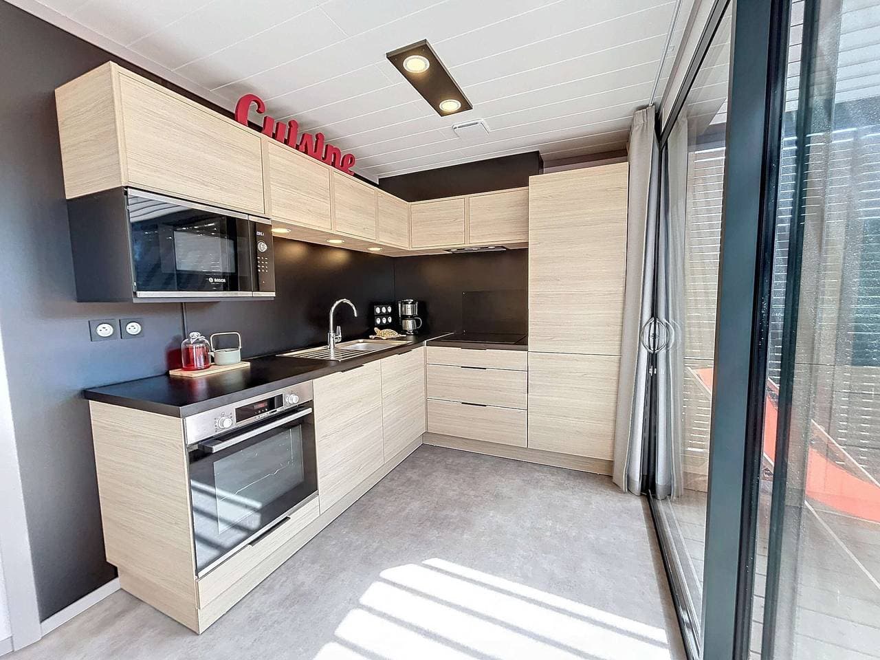 Foto 6 von 34: Gemütliches Ferienhaus mit beheiztem Pool, 4 Schlafplätze und privater Terrasse