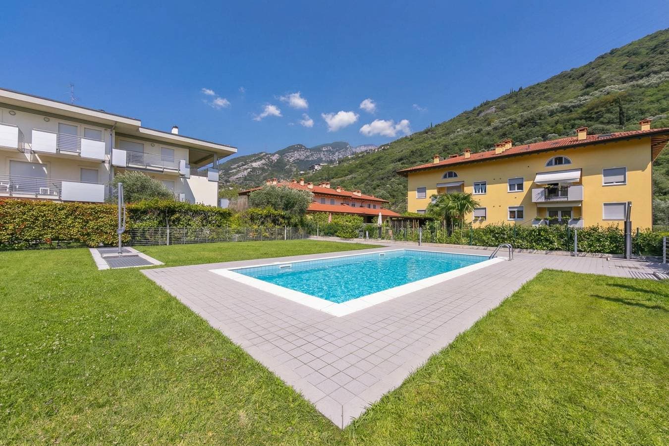 Foto 11 von 22: Torbole Relax, Pool & Balcony Apartment 2