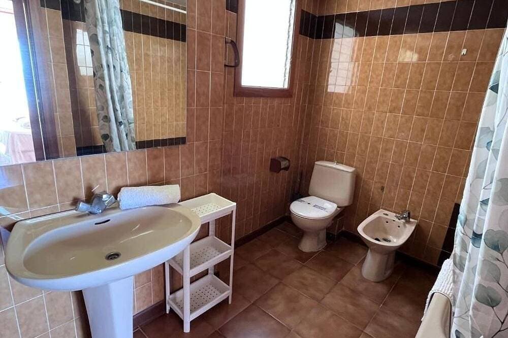 Foto 11 von 26: Geräumiges 3-Zimmer-Apartment direkt am Strand. Rodes-71