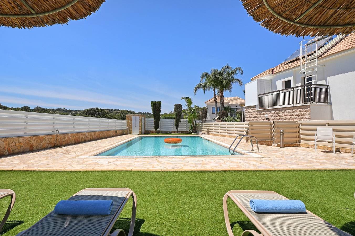 Foto 2 von 39: Villa für 8 Personen mit Garten